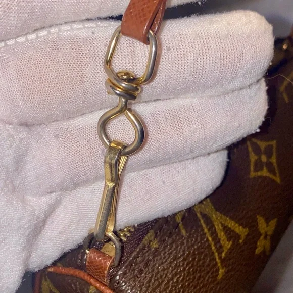 ‼️❌SOLD❌‼️Louis Vuitton Mini Papillon Pochette in Iconic Monogram Canvas in EUC - Picture 3 of 9